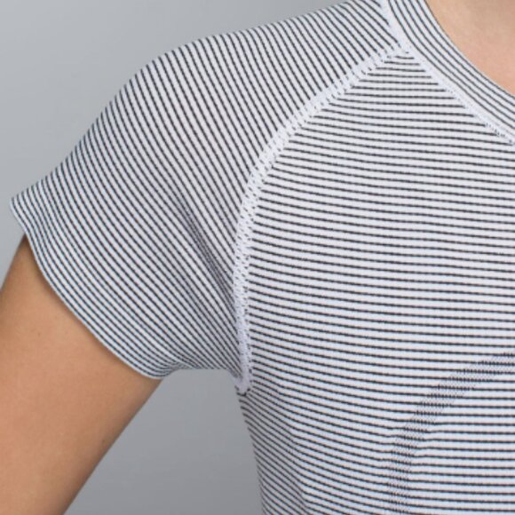 (6014)  🍋 LULULEMON RUN: Swiftly Tech Short Sleeve *Stripe Sz 12 - Picture 4 of 8